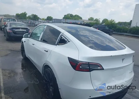 2022 Tesla Model Y Performance Dual Motor All-Wheel Drive z USA, uszkodzony, nr VIN 7SAYGDEF7NF372255